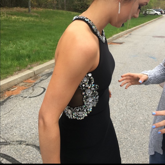 Black prom dress, worn once. In new condition - Picture 3 of 4